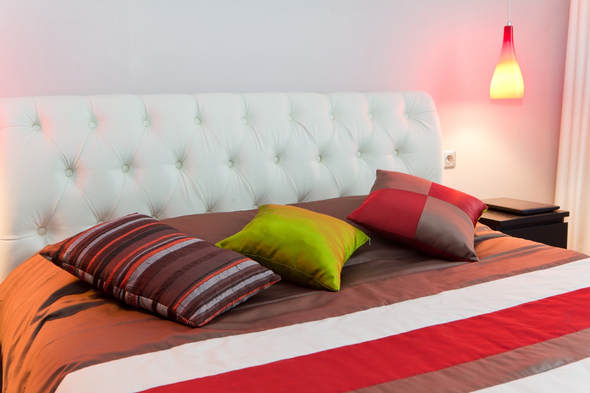 Пошив чехла на подушку - изображение 1 - заказать онлайн в салоне штор Benone в Коломне